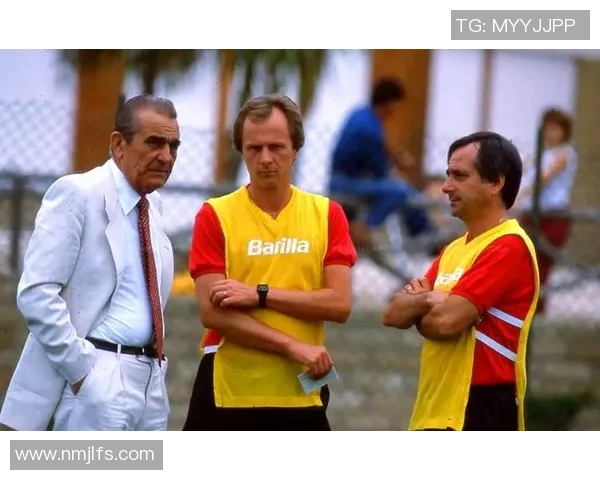 最早黑人足球明星的崛起与影响探索历史中的先锋人物