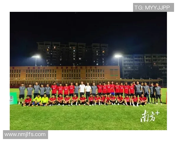 新加坡足球球星精彩瞬间展现绿茵风采与拼搏精神