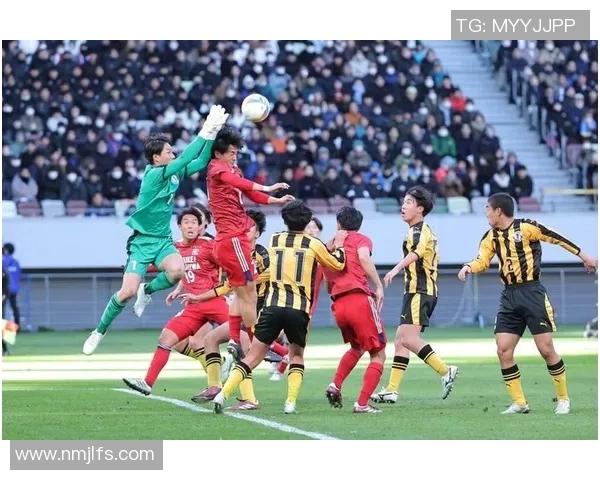 足球球星走路姿态解析展现独特气质与场上风采背后故事 足球球星走路姿态解析展现独特气质与场上风采背后故事